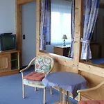 Waldhotel Dornroeschenshoeh * Hemfurth-Edersee