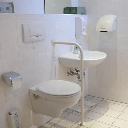 多恩罗森索瓦尔德霍特尔酒店 *